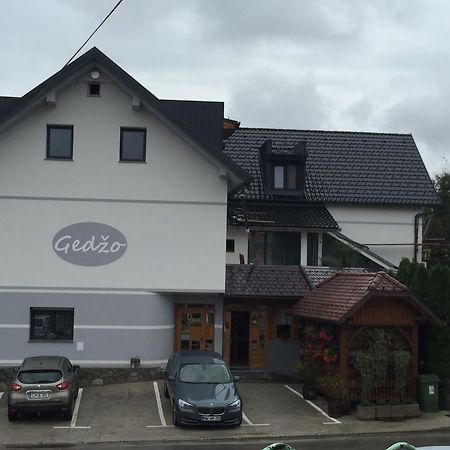 Gostilna In Prenocisca Gedzo Hotel Ново Место Екстериор снимка