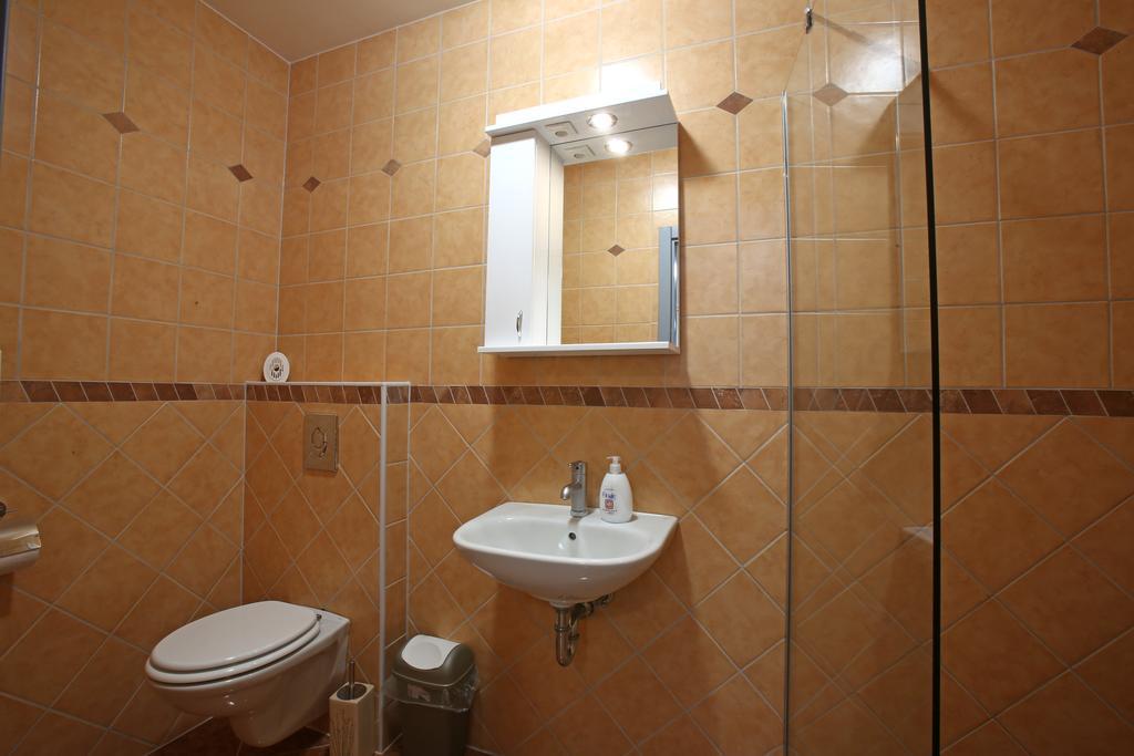 Gostilna In Prenocisca Gedzo Hotel Ново Место Екстериор снимка