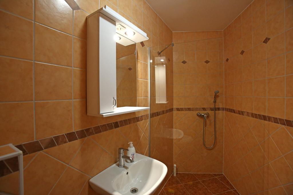 Gostilna In Prenocisca Gedzo Hotel Ново Место Екстериор снимка