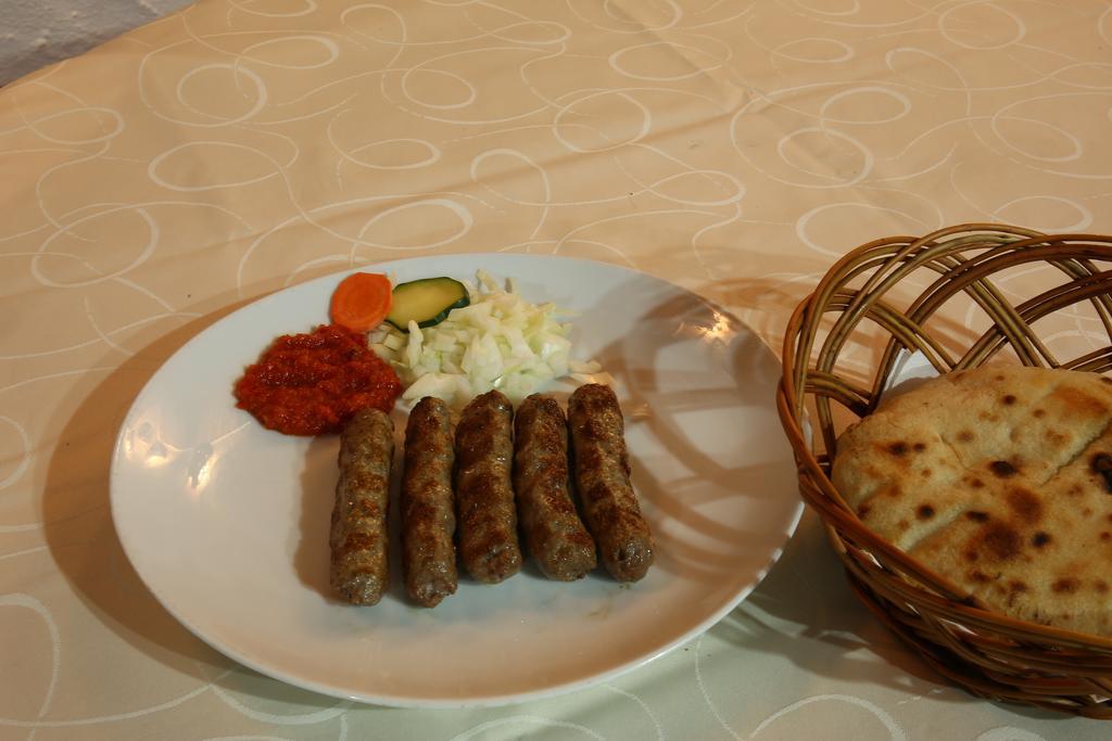 Gostilna In Prenocisca Gedzo Hotel Ново Место Екстериор снимка