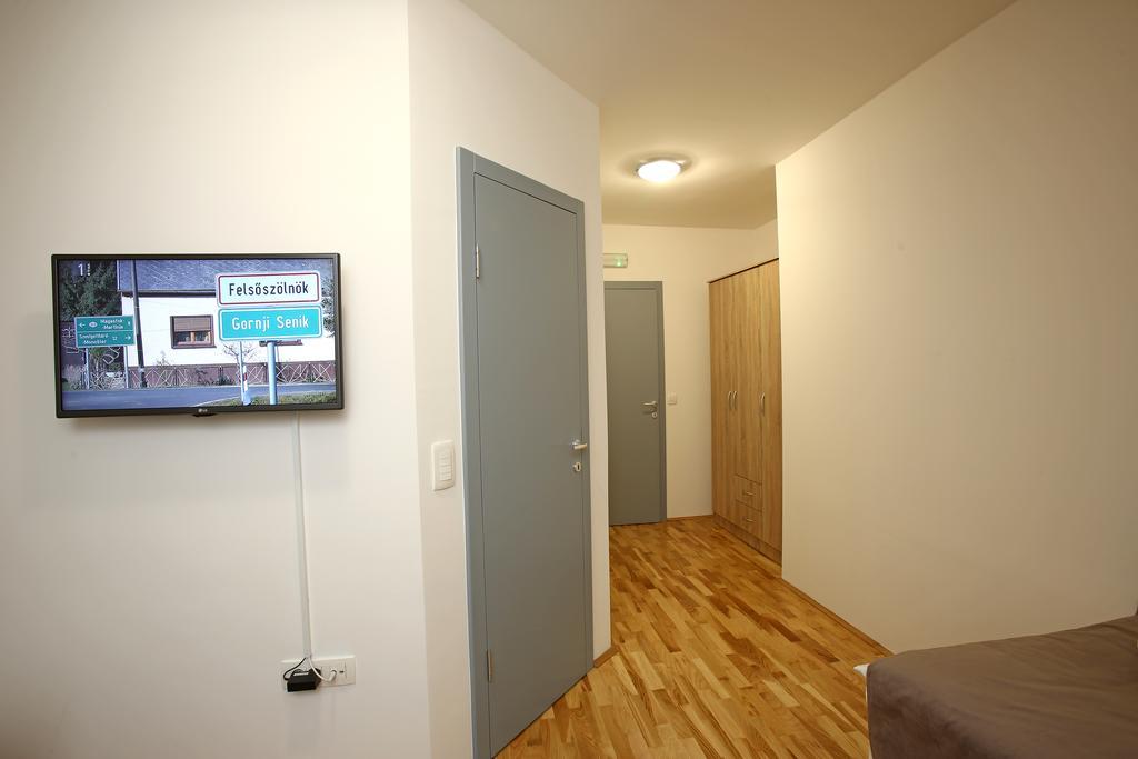 Gostilna In Prenocisca Gedzo Hotel Ново Место Екстериор снимка
