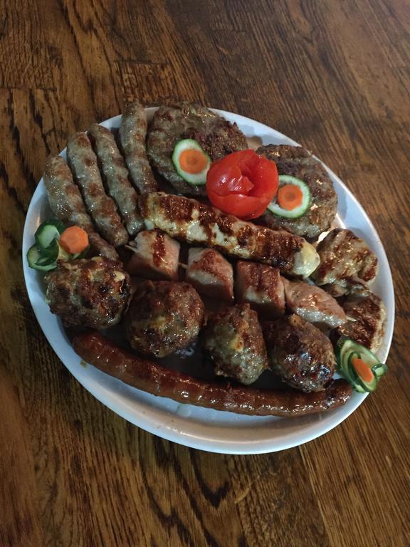 Gostilna In Prenocisca Gedzo Hotel Ново Место Екстериор снимка